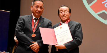 Colegio de Ingenieros del Perú distingue a decano de la Facultad de Ingeniería Electrónica y Eléctrica de la Universidad Nacional Mayor de San Marcos UNMSM