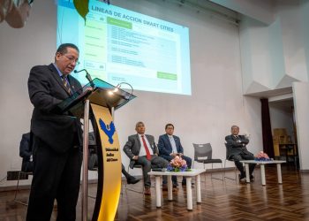 El primer foro internacional “Yachaysapa Llaqtakuna-Ciudades Inteligentes” reunió a especialistas del sector público y privado