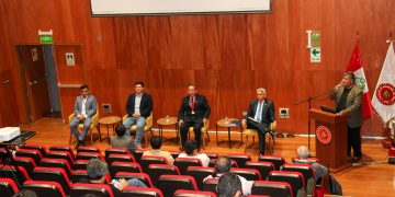 El Comité Especializado de INTELIGENCIA ARTIFICIAL con el apoyo del Capítulo de Ingeniería Electrónica del CIP – CDLima organizó el evento presencial “Innovando con Inteligencia Artificial Generativa en Smart Cities”