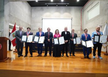 CAPÍTULO DE INGENIERÍA ELECTRÓNICA REALIZA CONFERENCIA Y PROMUEVE LA INNOVACIÓN Y EXCELENCIA ACADÉMICA EN EL PAIS