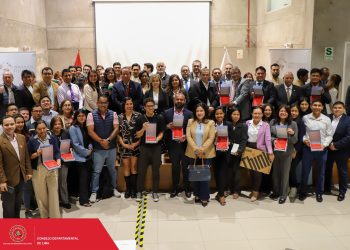 EL CAPITULO DE INGENIERIA ELECTRONICA-CDLIMA PROMUEVE LA INNOVACION EN LA  ENTREGA DEL PREMIO NACIONAL DEMOCRACIA DIGITAL 2024